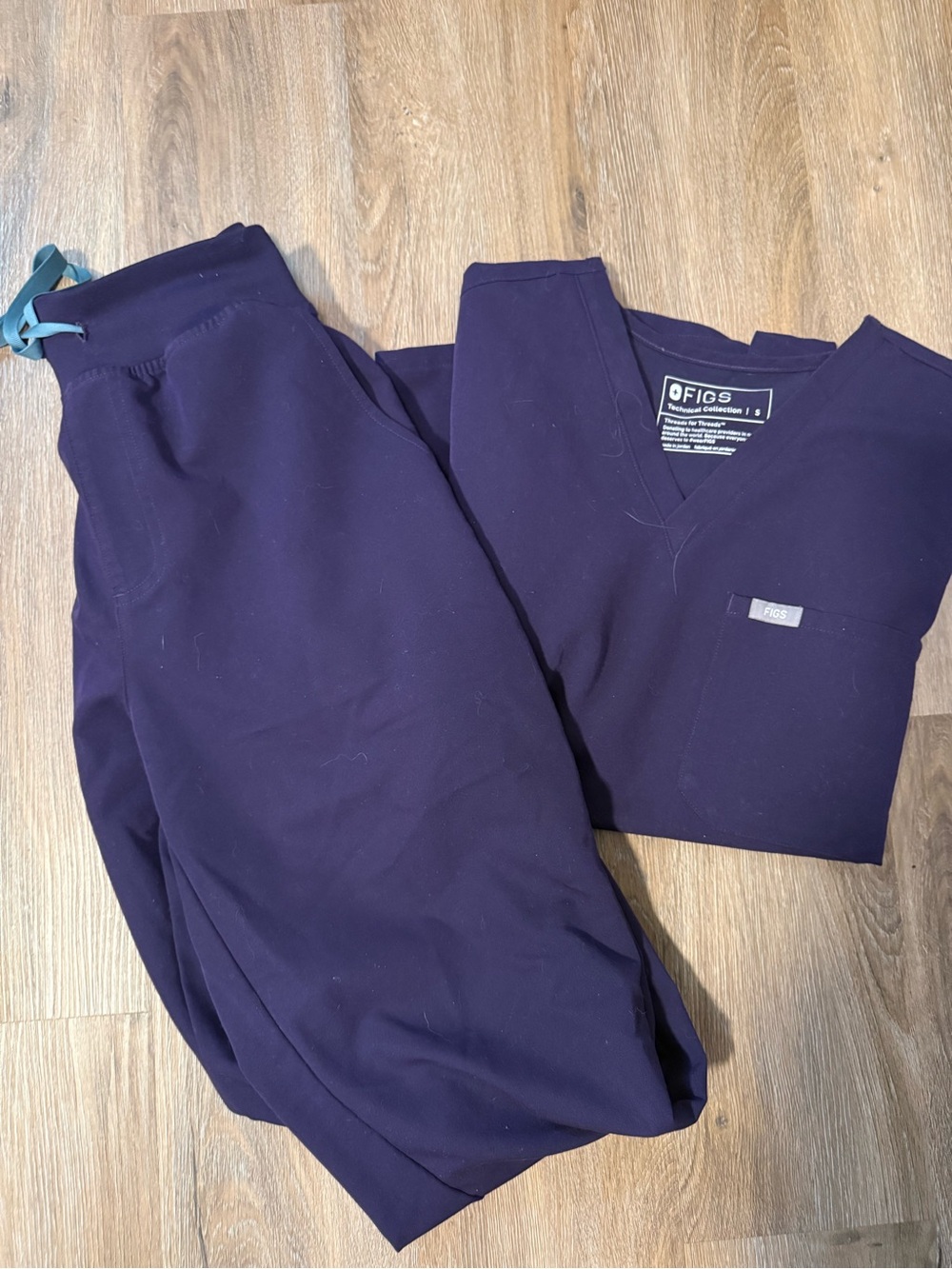 Figs Women's Scrub Set